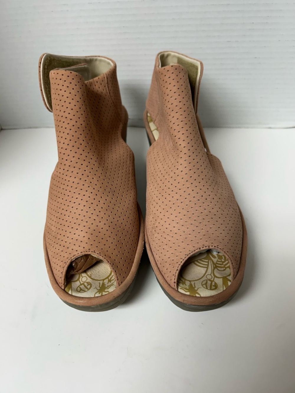 Fly London Yahl Pink Perforated Leather Wedge Sandals Lagenlook Boho Sz 40 US 9